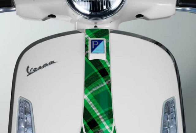 Tăng độ màu mè cho vespa với bộ decal tùy chỉnh từ uniracing vừa ra mắt