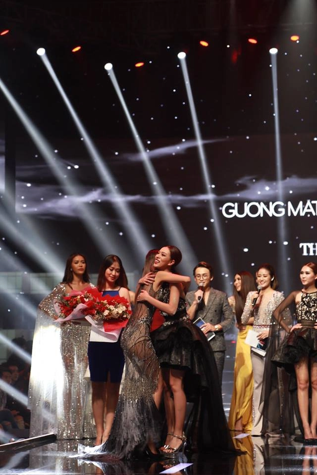 Thắng áp đảo tú hảo trở thành quán quân the face việt nam 2017