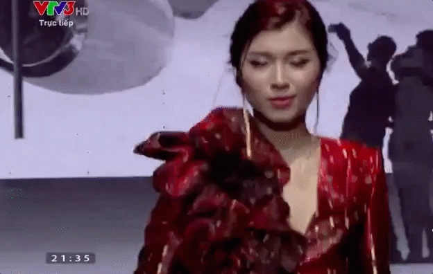 Thắng áp đảo tú hảo trở thành quán quân the face việt nam 2017