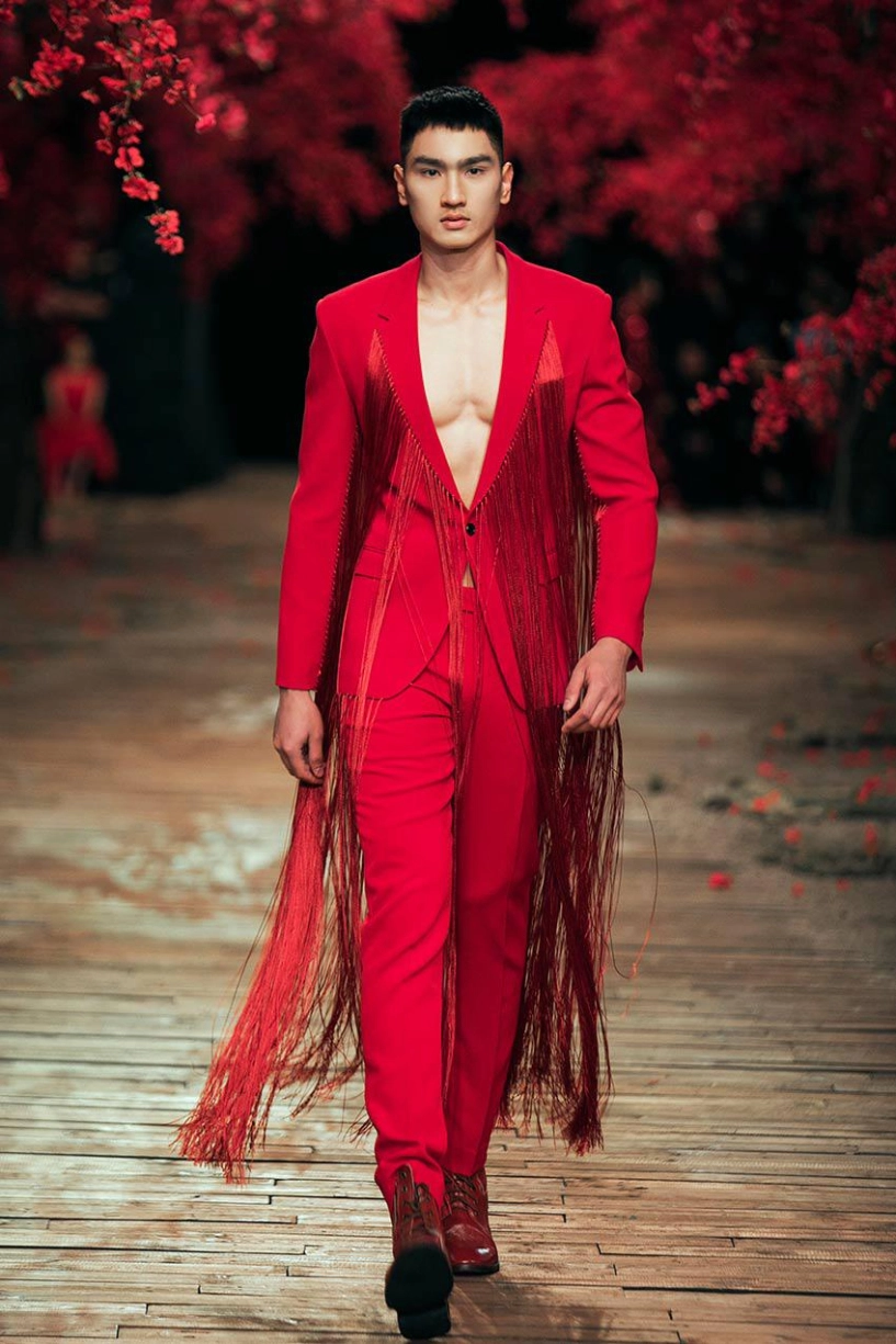 The muse 2 hồi ức huy hoàng được nhuộm đỏ của đỗ mạnh cường