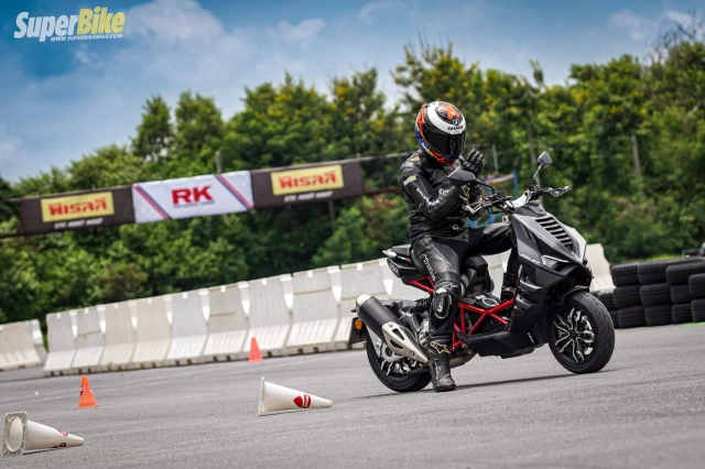 Thì ra đây là nguyên nhân khiến italjet dragster 300 2025 lại có giá đắt đỏ như vậy