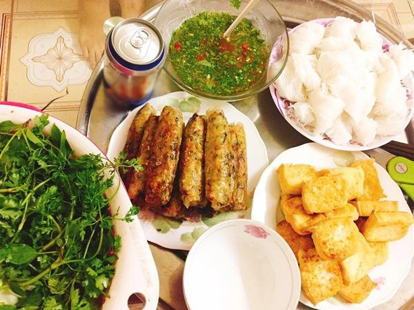 Thích bếp núc nấu ăn ngon nhưng 9x xinh đẹp bị chồng cấm vào bếp chỉ vì một lý do