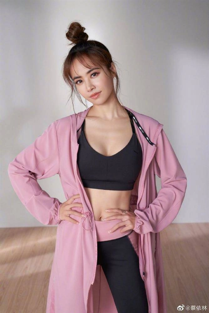 thiên hậu đài loan u50 liên tục lọt top tìm kiếm vì visual trẻ như sinh viên trẻ hóa chỉ nhờ ngủ đúng
