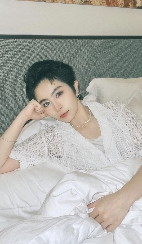 Thói quen trước khi ăn sáng giúp tomboy gây sốt vbiz gil lê có làn da căng đẹp mịn màng