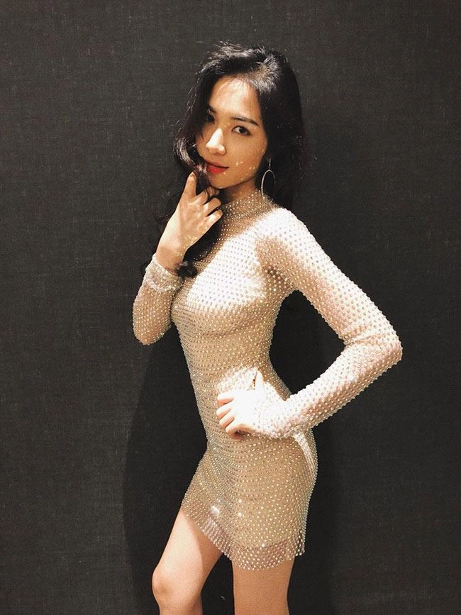 Thời trang hòa minzy thay đổi xoành xoạch hết bất ngờ này tới bất ngờ khác