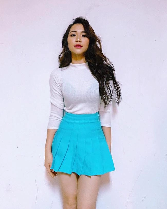 Thời trang hòa minzy thay đổi xoành xoạch hết bất ngờ này tới bất ngờ khác