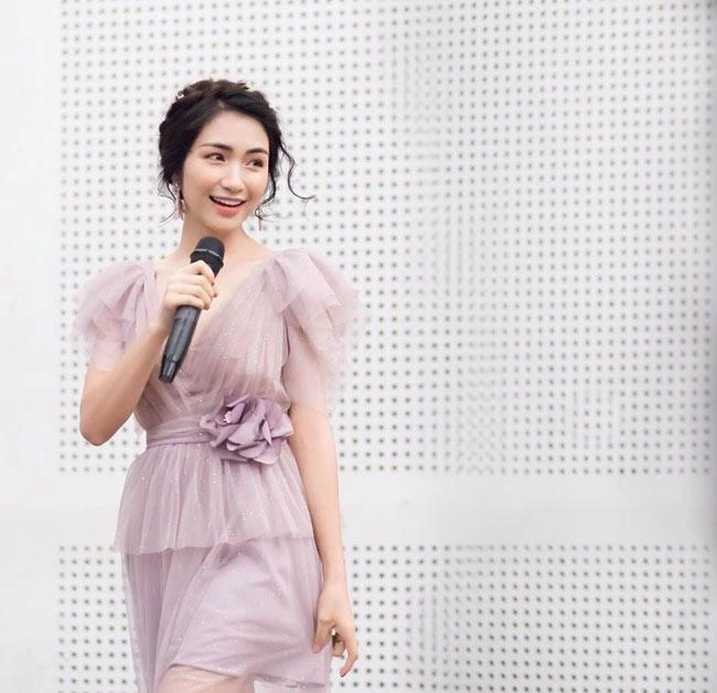 Thời trang hòa minzy thay đổi xoành xoạch hết bất ngờ này tới bất ngờ khác