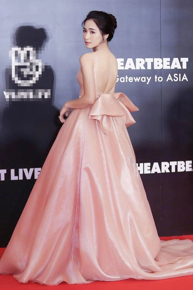 Thời trang hòa minzy thay đổi xoành xoạch hết bất ngờ này tới bất ngờ khác