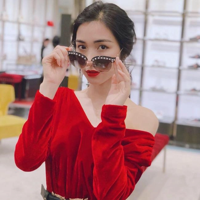 Thời trang hòa minzy thay đổi xoành xoạch hết bất ngờ này tới bất ngờ khác