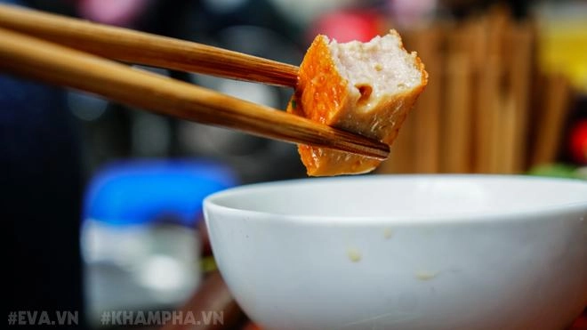 Thưởng thức bánh cuốn có tuổi đời gần 100 năm ở giữa lòng hà nội
