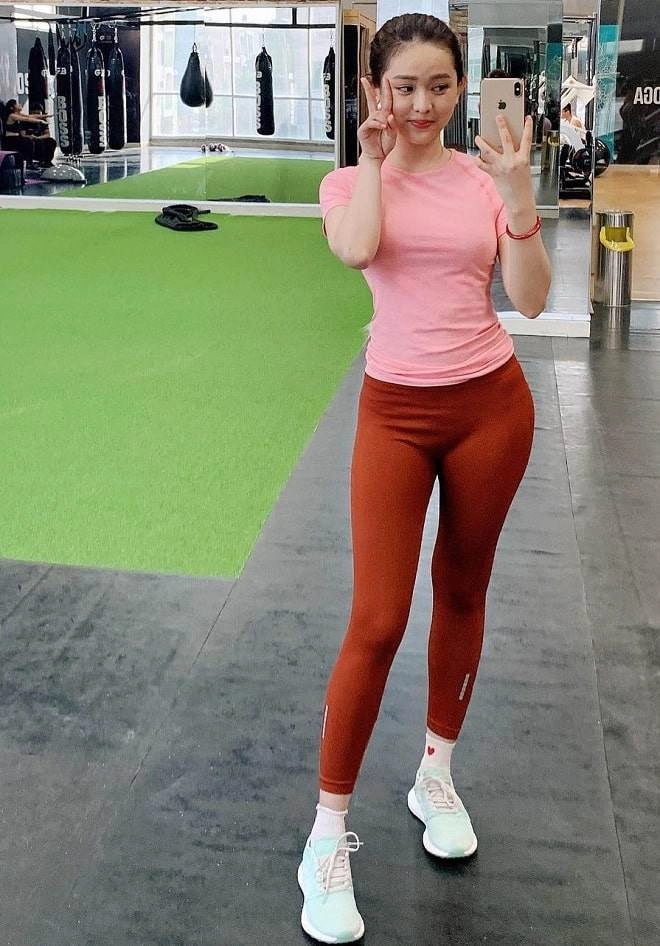 Thúy vi tôi chi li tiết kiệm tiếc tiền nên phải cố lết đi tập gym