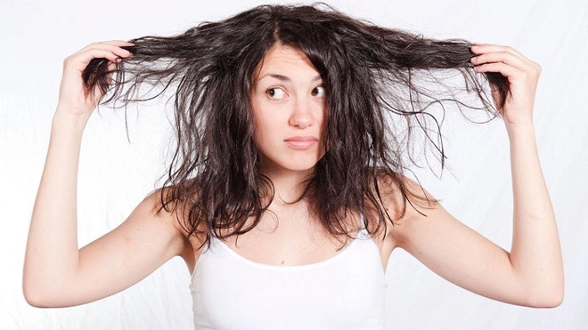 Tóc xấu gãy rụng nhiều và có mùi là vì đâu