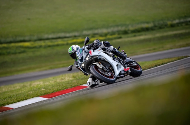 Tôi bị cuốn khi thấy sắc màu mới trên ông hoàng supersport kawasaki zx-6r 2025