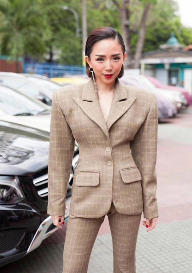 Top những bộ váy xấu không thể cứu của sao việt năm 2017