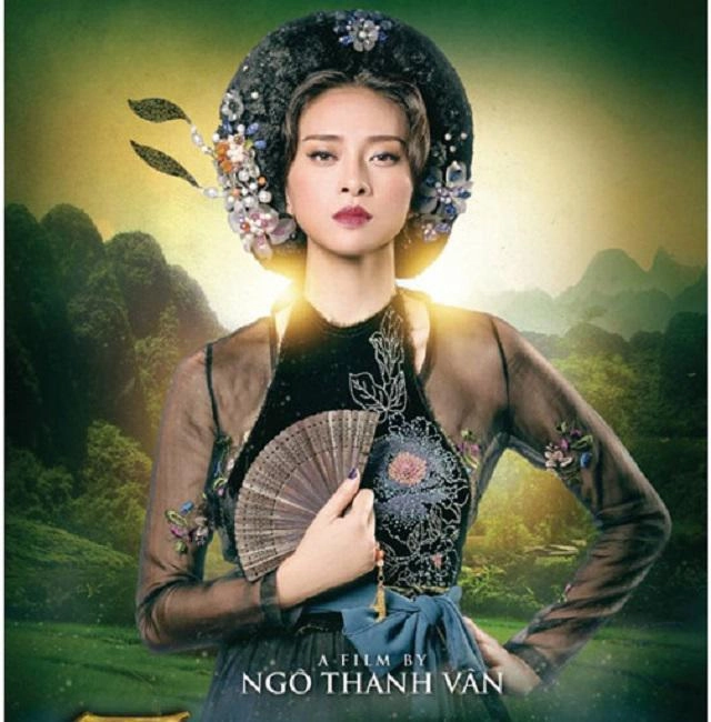 Trái với vẻ lam lũ trên phim hai phượng ngoài đời khiến đàn ông điêu đứng bởi nhan sắc