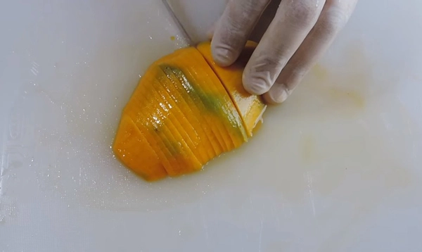 Trổ tài trang trí đĩa hoa quả khiến mẹ chồng cũng phải tấm tắc khen