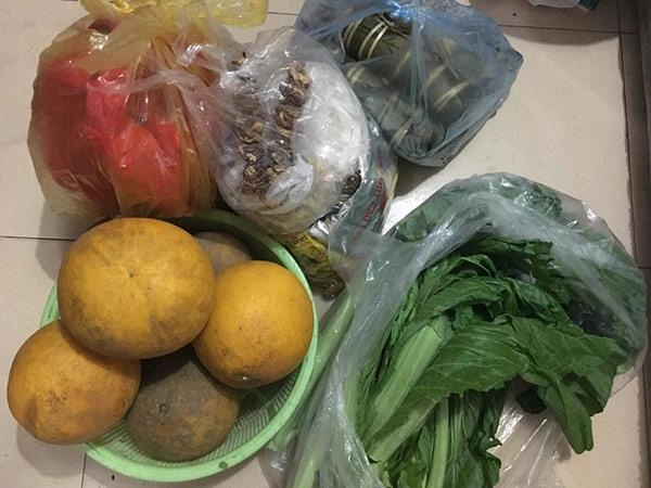 Trở về thành phố sau tết dân mạng việt hớn hở khoe núi thực phẩm được bố mẹ gửi theo