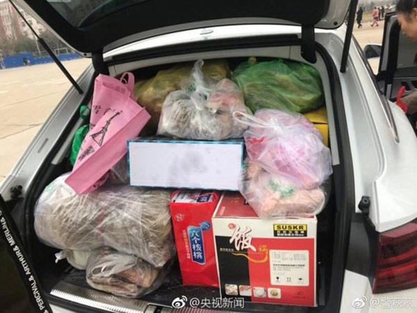 Trở về thành phố sau tết dân mạng việt hớn hở khoe núi thực phẩm được bố mẹ gửi theo