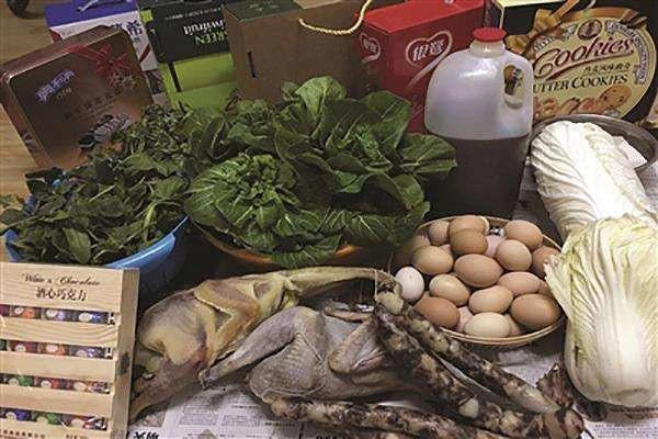 Trở về thành phố sau tết dân mạng việt hớn hở khoe núi thực phẩm được bố mẹ gửi theo