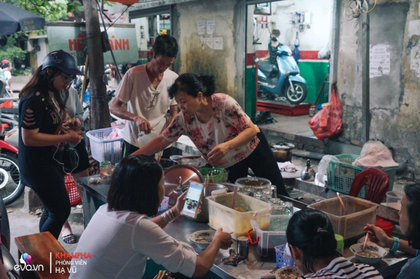 Trời lạnh đi ăn ngay bánh đúc nóng 15 nghìn ở trung tự ngon từ bột đến tận cháy
