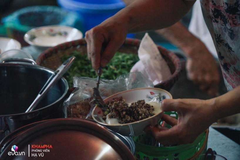 Trời lạnh đi ăn ngay bánh đúc nóng 15 nghìn ở trung tự ngon từ bột đến tận cháy