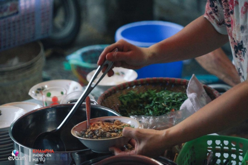 Trời lạnh đi ăn ngay bánh đúc nóng 15 nghìn ở trung tự ngon từ bột đến tận cháy