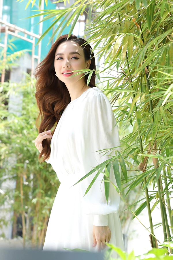Tròn 40 tuổi làn da của đinh ngọc diệp căng đẹp nhờ cách dùng mỹ phẩm không phải ai cũng biết