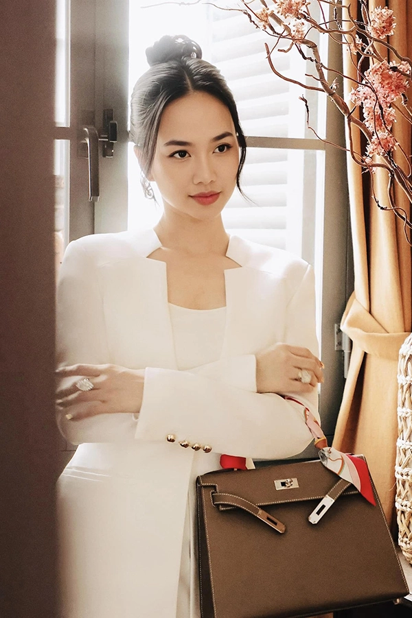 Tròn 40 tuổi làn da của đinh ngọc diệp căng đẹp nhờ cách dùng mỹ phẩm không phải ai cũng biết