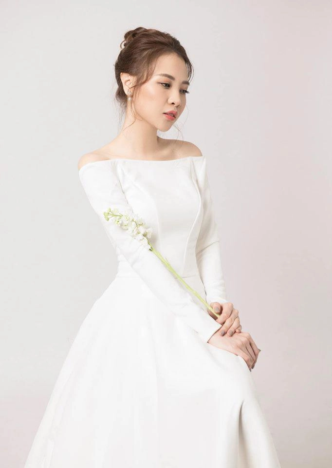 Trong khi đàm thu trang hóa cô dâu đẹp ngút ngàn tình cũ cường đô la ngày càng lạ lẫm