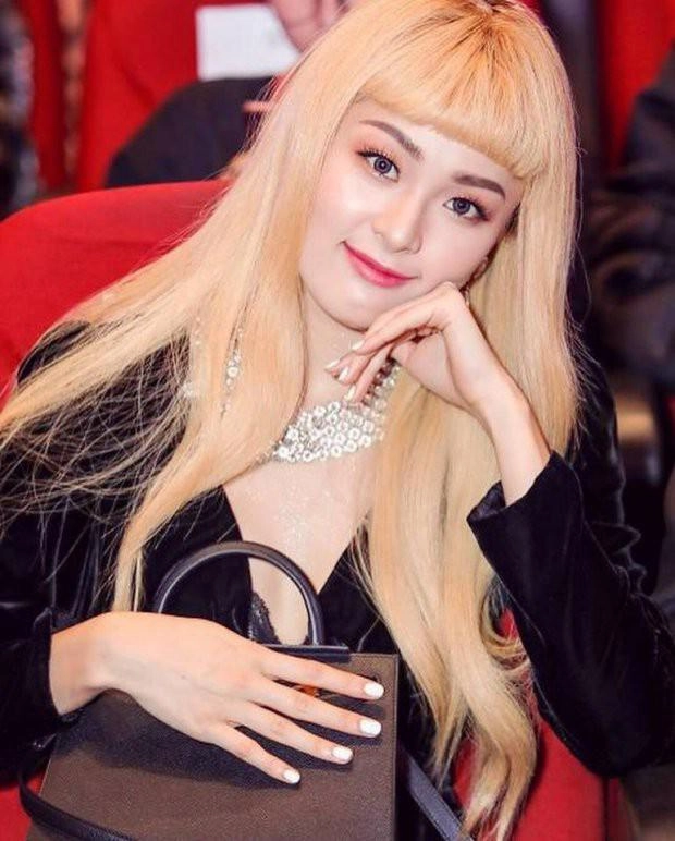 Trong khi đàm thu trang hóa cô dâu đẹp ngút ngàn tình cũ cường đô la ngày càng lạ lẫm