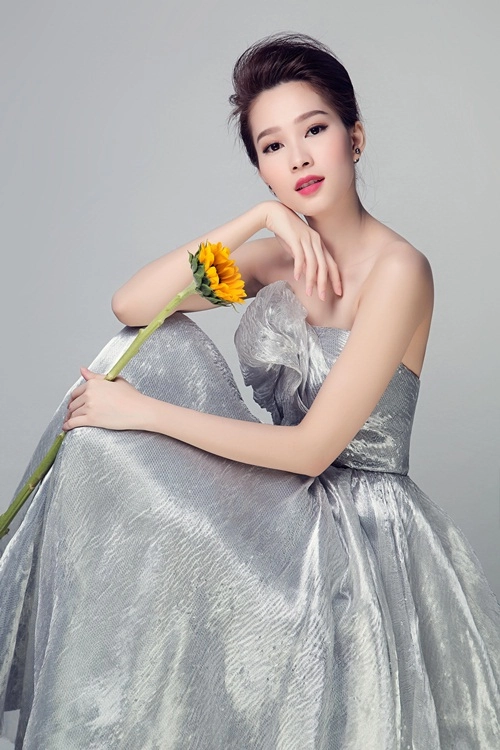 Trước khi kết hôn với bạn trai doanh nhân hoa hậu thu thảo đã vô số lần mặc váy cưới