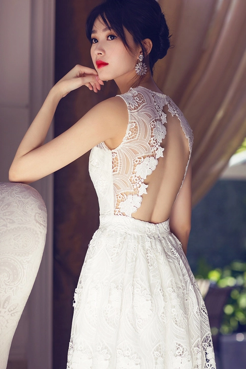 Trước khi kết hôn với bạn trai doanh nhân hoa hậu thu thảo đã vô số lần mặc váy cưới
