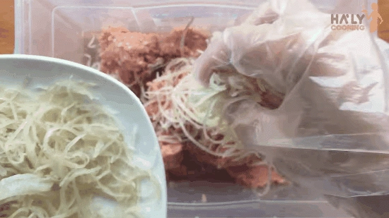 Tự làm nem chua giòn thơm đãi khách vừa ngon lại an toàn