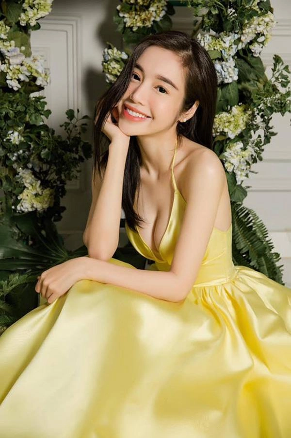 Tự nhận mình là sư tử elly trần khiến người ta ngơ ngác sư tử gì dịu dàng thế này