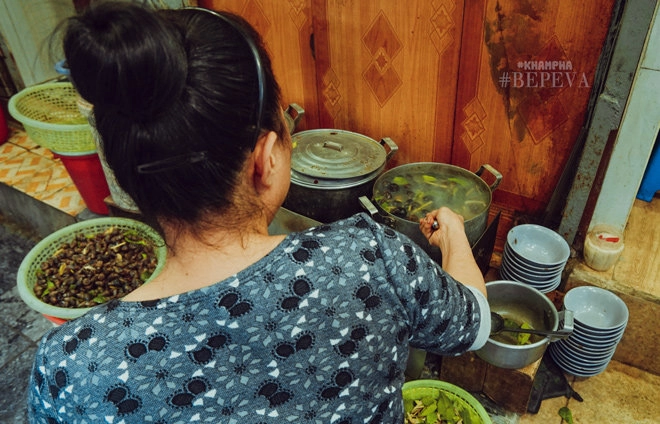 Từ sở thích của con gái quán ốc đinh liệt đã sống suốt 22 năm mỗi ngày bán 3 tạ