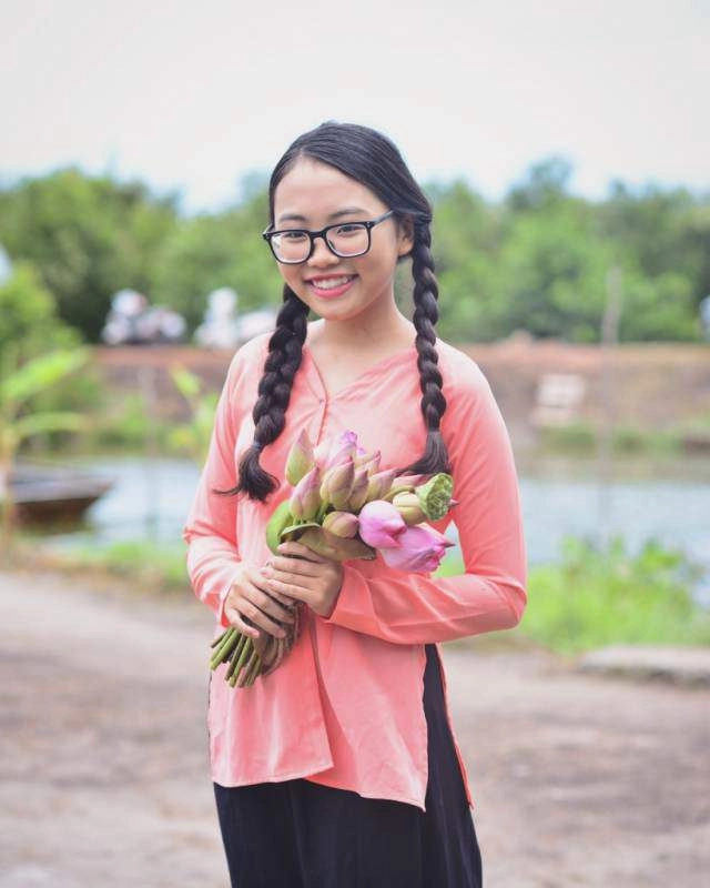 Từng bị chỉ trích vì trang điểm loè loẹt già dặn phương mỹ chi bỗng thay đổi thế này đây