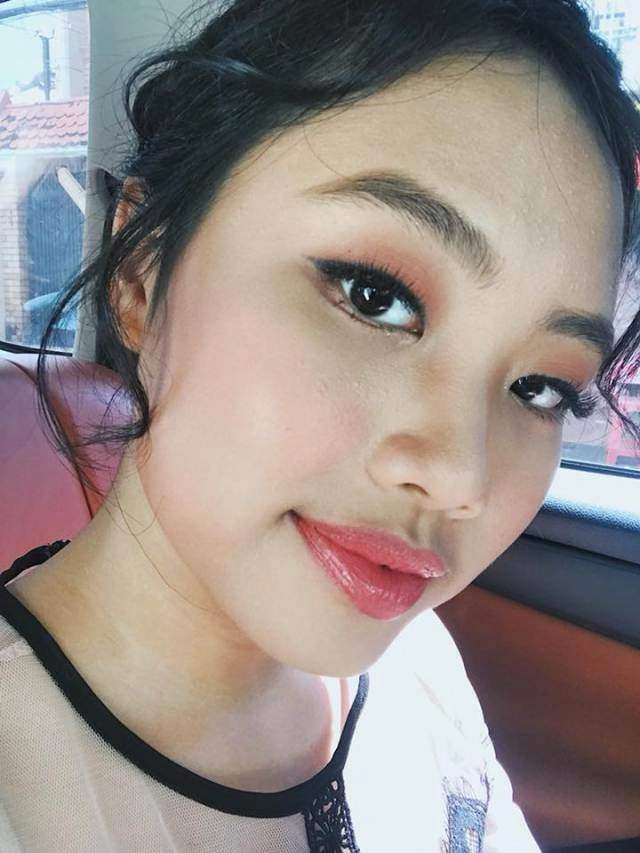 Từng bị chỉ trích vì trang điểm loè loẹt già dặn phương mỹ chi bỗng thay đổi thế này đây