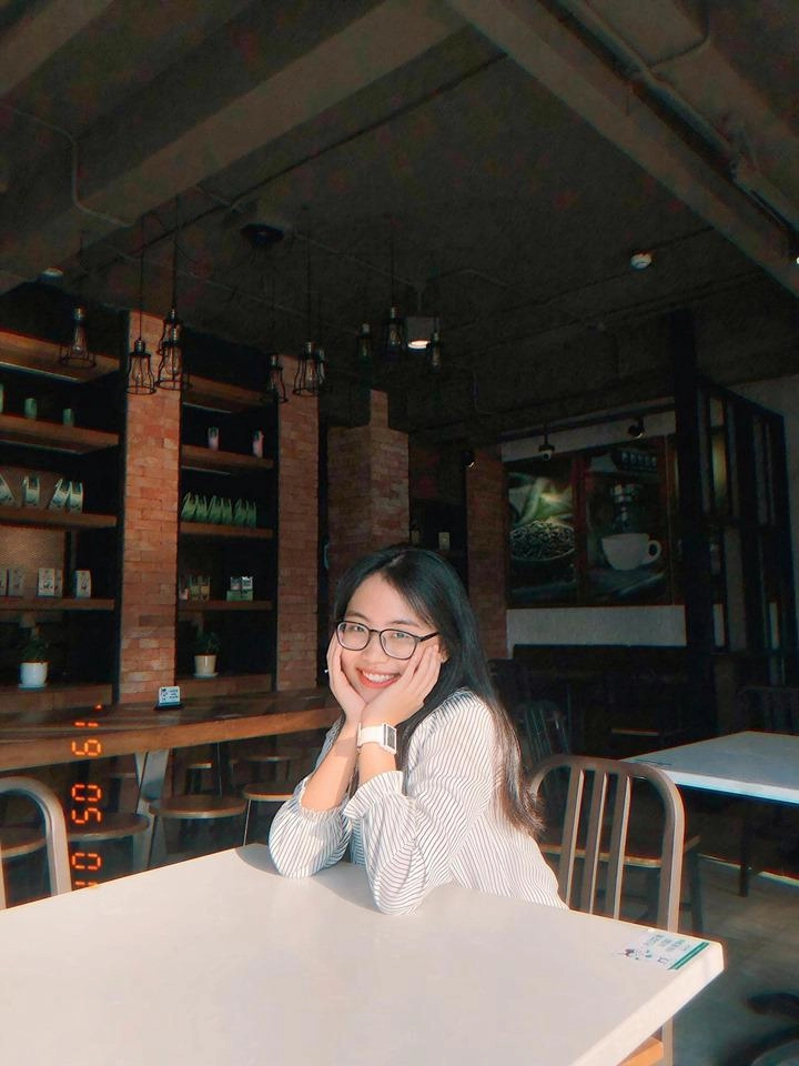 Từng bị chỉ trích vì trang điểm loè loẹt già dặn phương mỹ chi bỗng thay đổi thế này đây