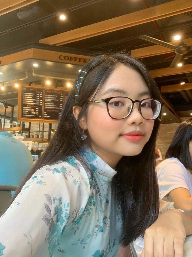 Từng bị chỉ trích vì trang điểm loè loẹt già dặn phương mỹ chi bỗng thay đổi thế này đây