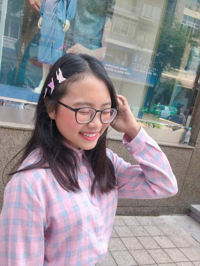 Từng bị chỉ trích vì trang điểm loè loẹt già dặn phương mỹ chi bỗng thay đổi thế này đây