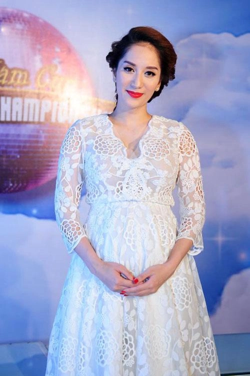 Tuyệt chiêu giúp bà bầu mặc đẹp bằng chị bằng em dịp năm mới