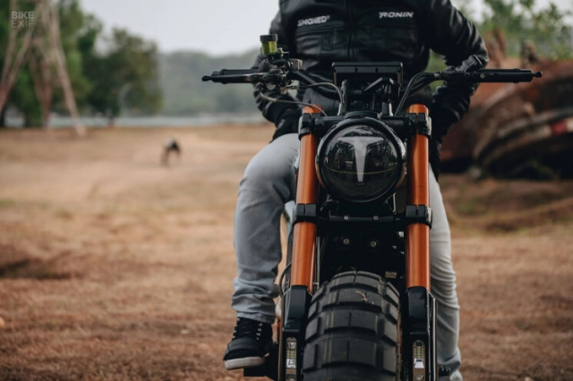 Tvs ronin độ phong cách scrambler sắc nét của smoked garage