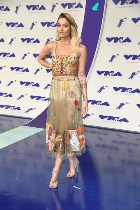 Vắng bóng taylor swift katy perry và nicki minaj kèn cựa váy áo tại vmas 2017