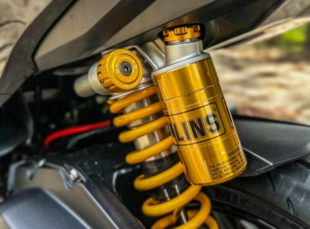 Vario độ nói không với độ pô nhưng ống xả vẫn trông sang chảnh và đẳng cấp