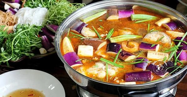 Về miền tây ăn bánh xèo thịt chuột nếm đuông dừa ngâm mắm ngắm sông nước mênh mông