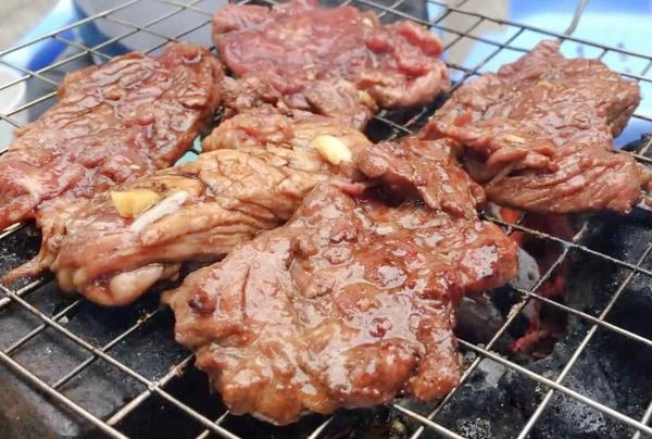 Về miền tây ăn bánh xèo thịt chuột nếm đuông dừa ngâm mắm ngắm sông nước mênh mông
