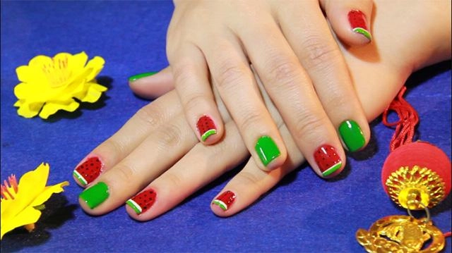 Vẽ móng tay đẹp sang trọng với cách làm đơn giản nhất tại nhà