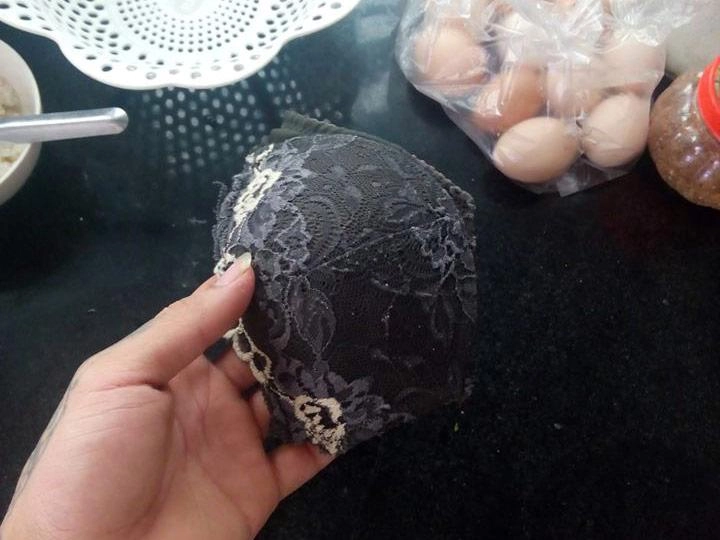 Về phòng bạn gái ăn cơm chàng trai đỏ mặt với miếng nhấc nồi nhạy cảm chống nóng lại êm
