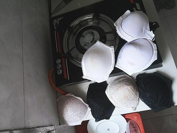 Về phòng bạn gái ăn cơm chàng trai đỏ mặt với miếng nhấc nồi nhạy cảm chống nóng lại êm