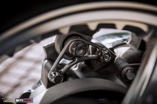 Vespa độ trợ lực cổ hầm hố nâng tầm thẩm mỹ và cải thiện hiệu năng
